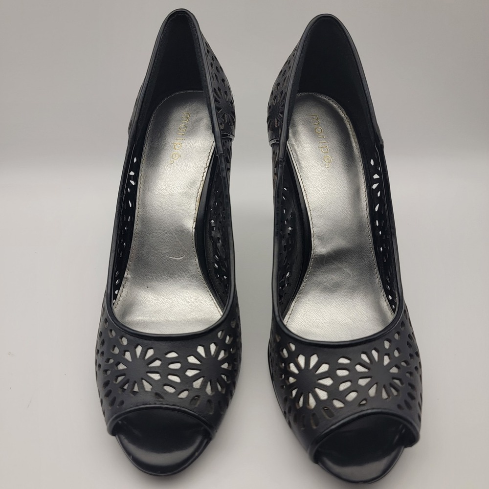 Maripe Black Leather Darcey Round Closed Toe Pumps‎ Sz 10 Flower cutout design